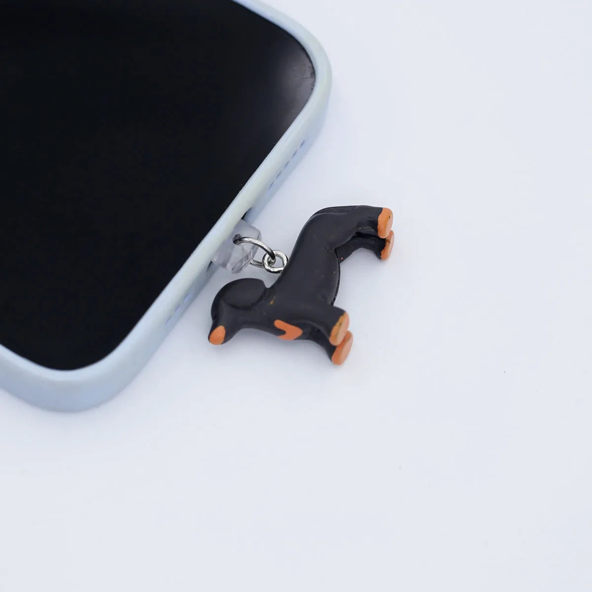 A Three-Dimensional Sausage Dog Resin Phone Dust Plug Hanging Accessory Decoration For Iphone 17 Type-C Port Pendant Lanyard